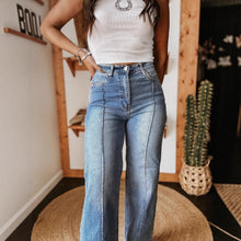 Load image into Gallery viewer, Everyday Wash Straight Jeans