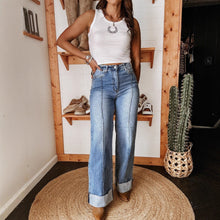 Load image into Gallery viewer, Everyday Wash Straight Jeans