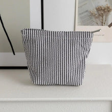 Load image into Gallery viewer, Croc Woven Handbag