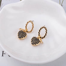 Load image into Gallery viewer, Crystal Gold Necklace