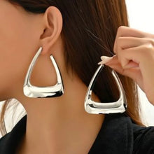 Load image into Gallery viewer, Boutique Earrings
