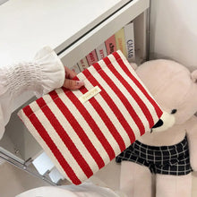 Load image into Gallery viewer, Croc Woven Handbag