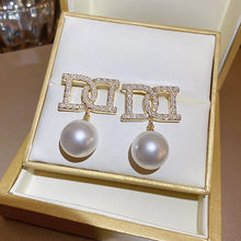 Load image into Gallery viewer, Pearl Necklace