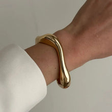 Load image into Gallery viewer, Snake Curve Wide Cuff Bangle