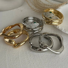 Load image into Gallery viewer, Snake Curve Wide Cuff Bangle