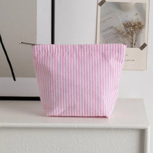 Load image into Gallery viewer, Croc Woven Handbag