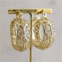 Load image into Gallery viewer, Gold Vintage Earrings