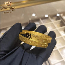 Load image into Gallery viewer, Gold Bracelet