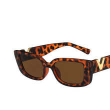 Load image into Gallery viewer, Retro Noir Rectangle Sunglasses