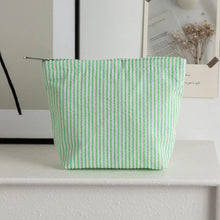 Load image into Gallery viewer, Croc Woven Handbag