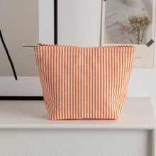 Load image into Gallery viewer, Croc Woven Handbag