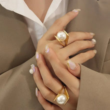 Load image into Gallery viewer, Pearl Point Y-Shaped Ring