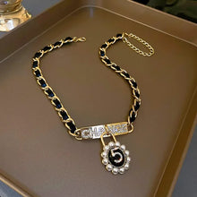 Load image into Gallery viewer, Pearl Necklace