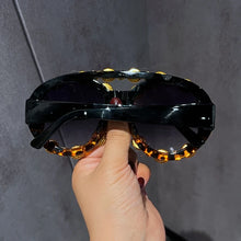 Load image into Gallery viewer, Oversized Sunglasses