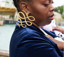 Load image into Gallery viewer, Infinite Squiggle Drop Earrings