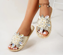 Load image into Gallery viewer, Crystal Flower Slippers