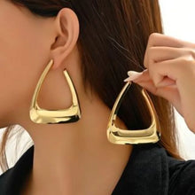Load image into Gallery viewer, Boutique Earrings