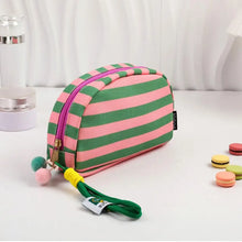 Load image into Gallery viewer, Croc Woven Handbag